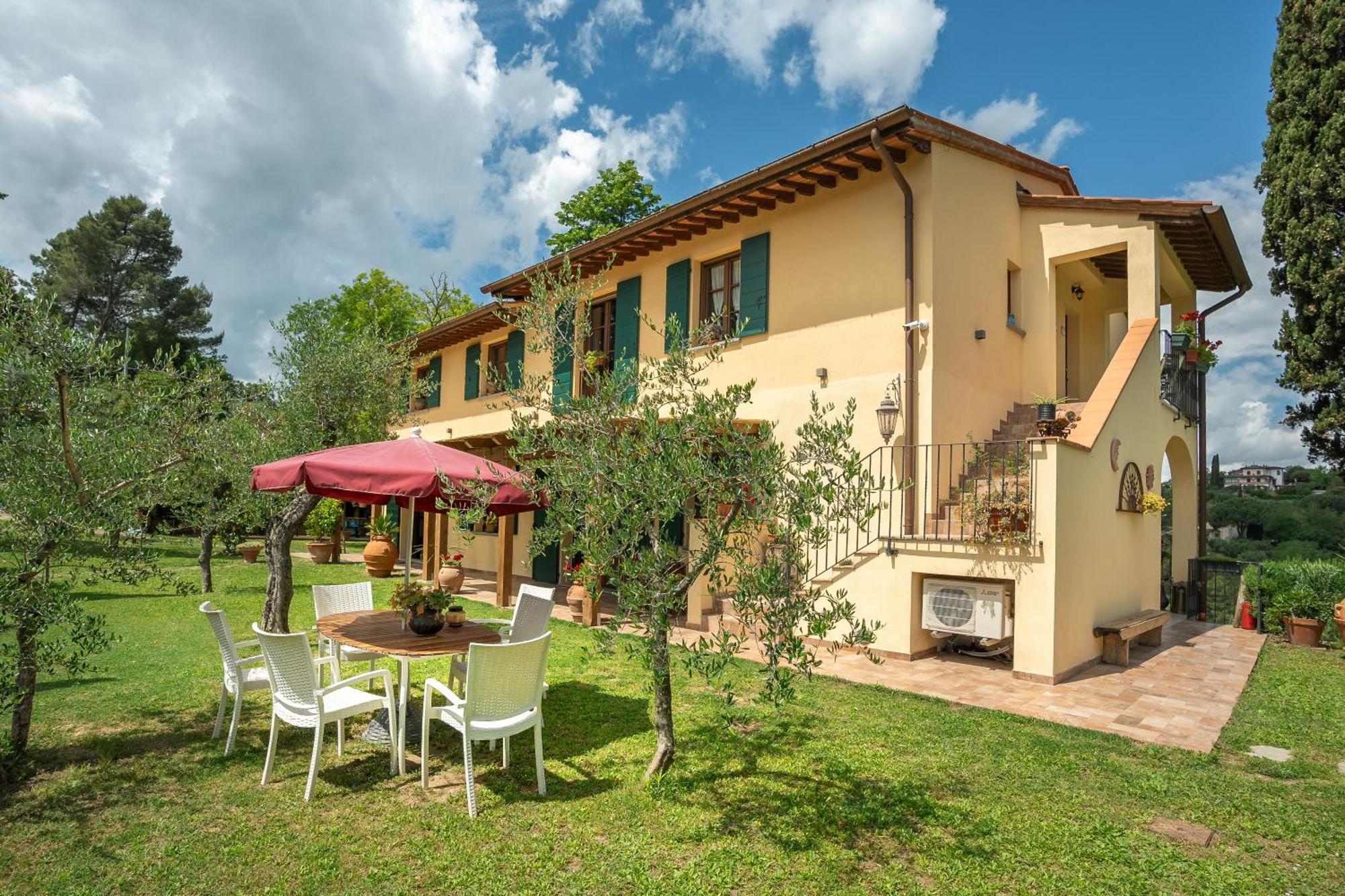 Апартаменты Holiday House Cuordinatura Монтополи-ин-Валь-д'Арно Экстерьер фото